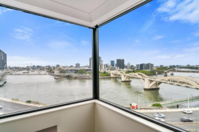 Brisbane Riverside Retreat